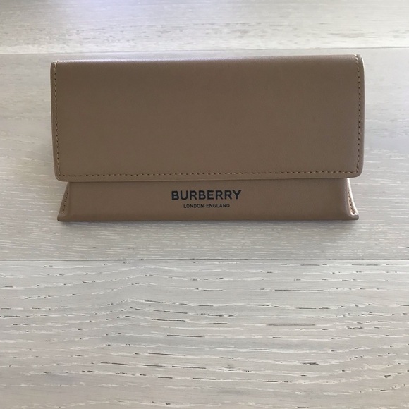 Burberry Tan Sunglasses Case - Picture 1 of 8
